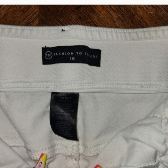 Fashion to figure high rise shorts 18 - Picture 4 of 4